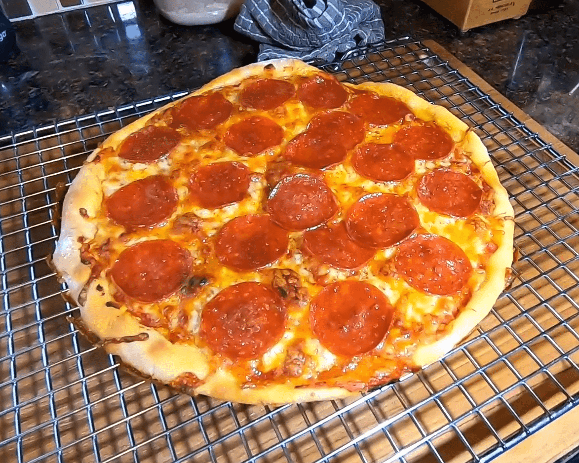 Pizza from cast iron