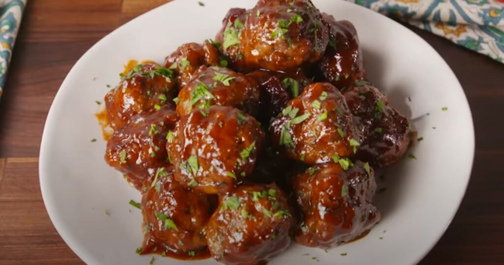 how to serve amylu cranberry jalapeno chicken meatballs - meatballs on a plate