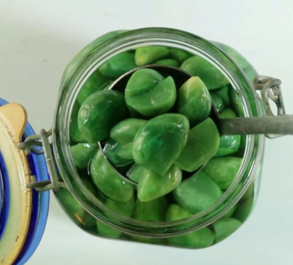 Laba Garlic in a jar